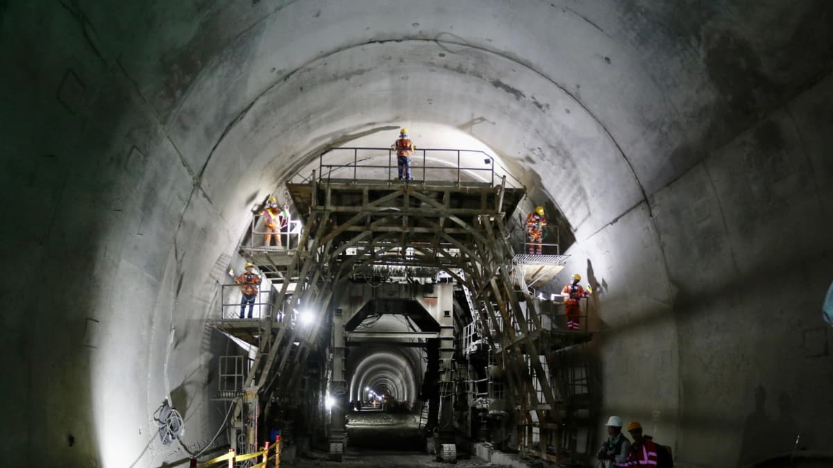 Túnel del Toyo en riesgo: equipos guardados en bodegas mientras Antioquia denuncia incumplimiento del Gobierno Nacional
