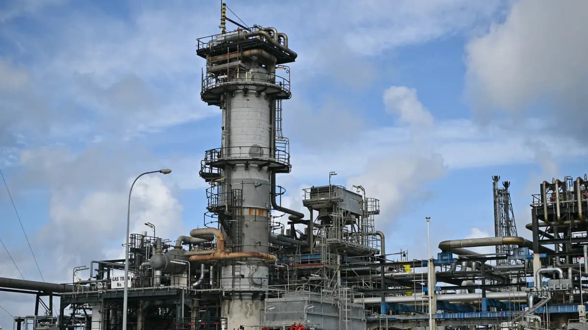 Tensión en Medio Oriente saca del mercado a los colombianos: el petróleo sube, el dólar sube y el bolsillo se resiente