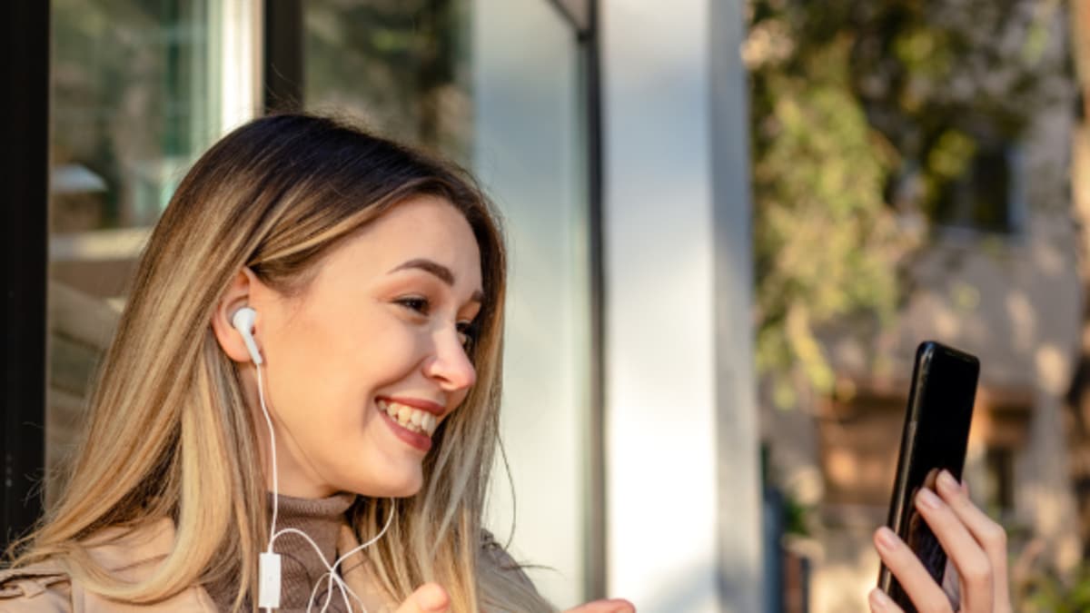 Seis usos prácticos para tu celular viejo antes de botarlo a la basura
