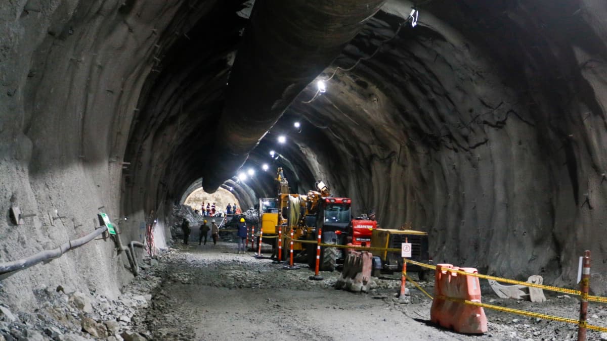 Invías culpa a Antioquia por retraso en equipos del Túnel del Toyo y anuncia inspección técnica
