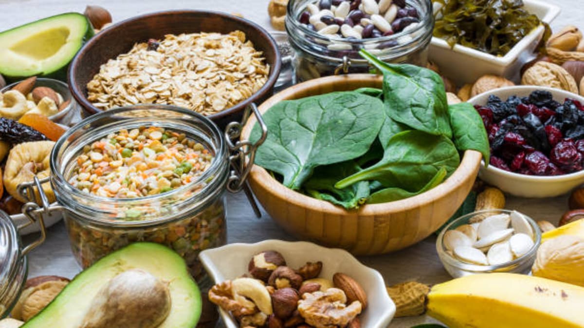 Lo que come afecta su concentración: nutrientes clave para una mente clara y enfocada