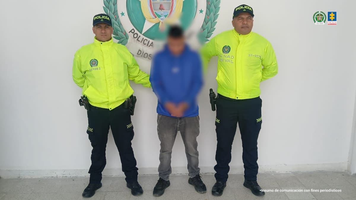 Capturan en cementerio a hombre acusado de golpear hasta la muerte a su bebé de 9 meses en Medellín