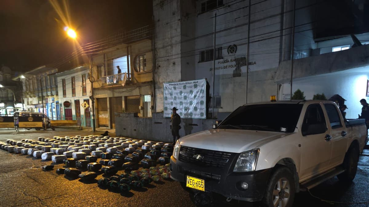 Persecución policial acaba con captura de media tonelada de marihuana en zona rural de Sevilla