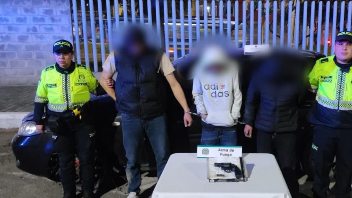 Capturan en Bogotá a banda que robaba carros con clonador de alarmas de seguridad