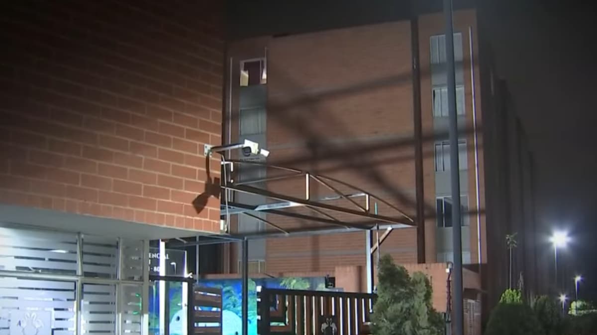 Niño de 4 años cae desde sexto piso en Bosa; quedó sin protección en ventana abierta