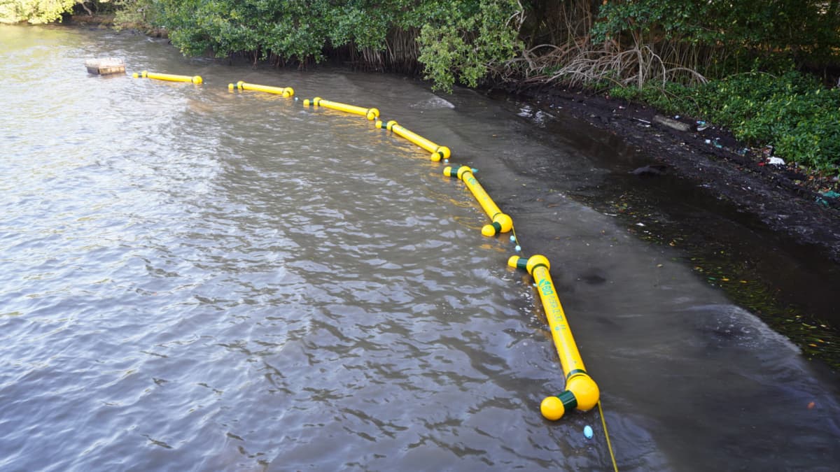 Barranquilla instala trampas flotantes en Mallorquín para frenar la basura que contamina el río Magdalena