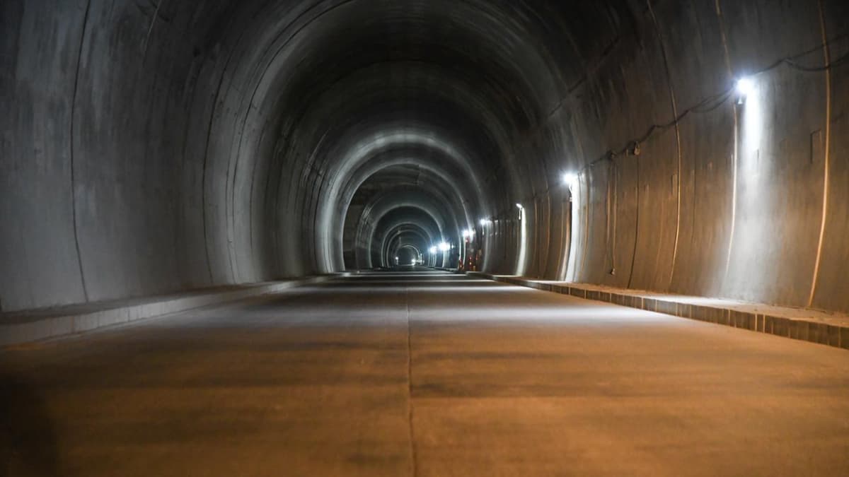 Invías y Gobernación de Antioquia cierran crisis del Túnel del Toyo con acuerdos sobre equipos