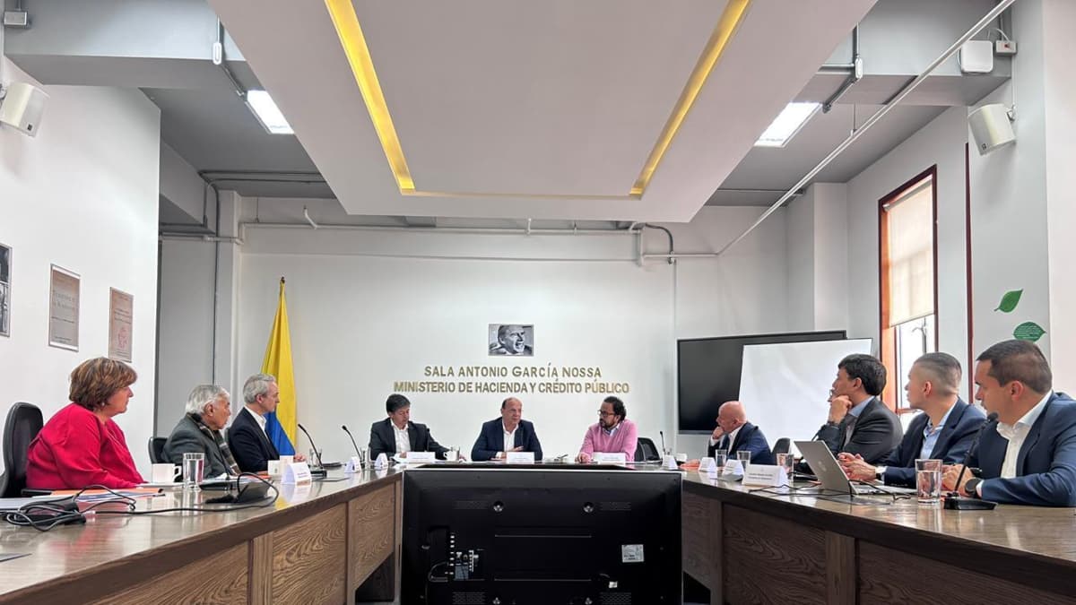 Bancos y Gobierno negocian alivios crediticios para damnificados sin descartar inversiones forzosas