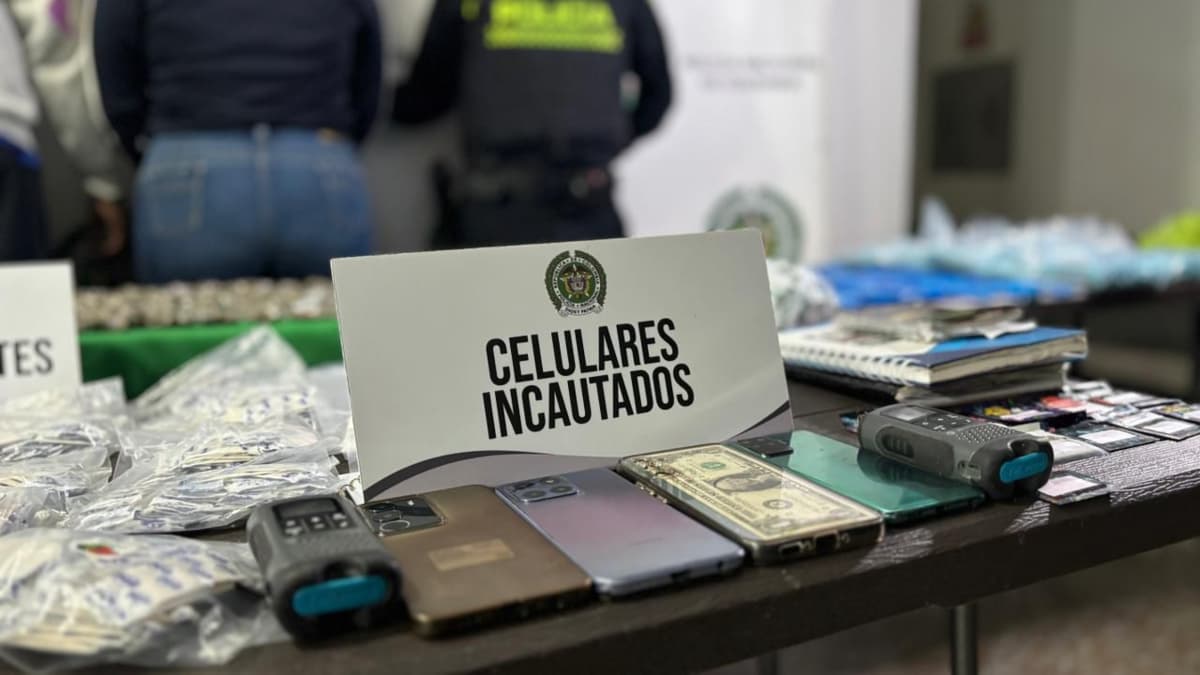 Capturan a dos integrantes de banda 'los Jokers' con más de 4.000 dosis de droga marcada con logo de Batman en Bogotá