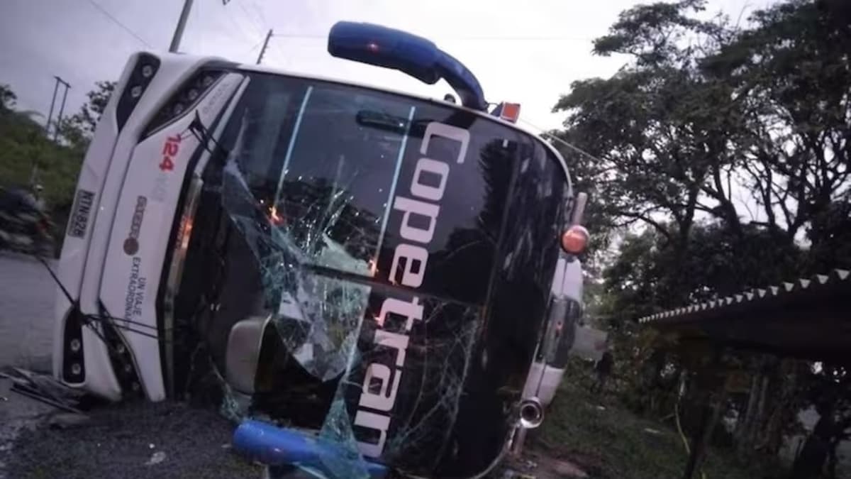 Bus de Copetrán se volcó en la vía Puente Nacional-San Gil: dos muertos y cuatro heridos