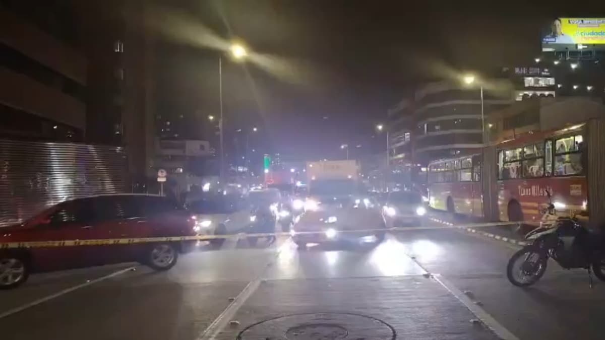 Calle 26 bloqueada por manifestación de estudiantes de la Universidad Nacional