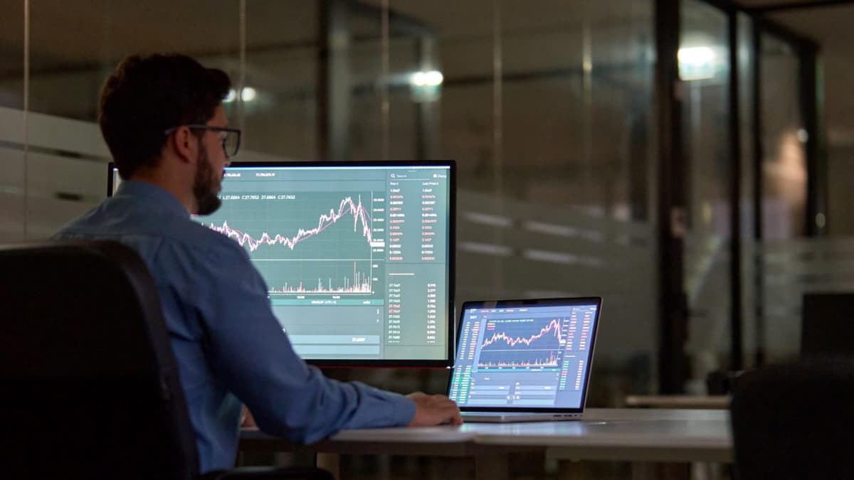 La bolsa colombiana podría subir 12% más en 2026, pero cinco riesgos lo amenazan