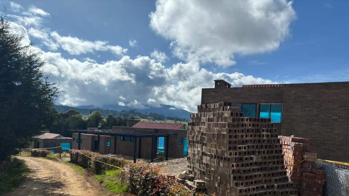 CAR frena construcción de cinco viviendas en reserva forestal del Bogotá por incumplimientos ambientales