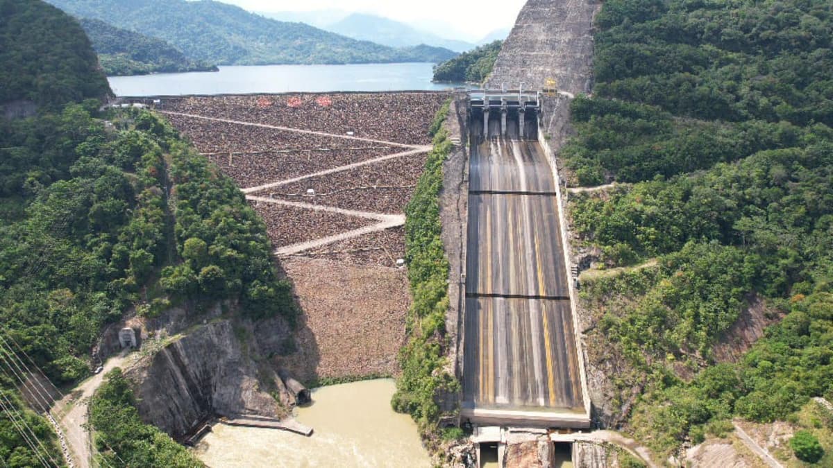 Abren compuertas en Hidrosogamoso por crecientes: cuenca está al límite y alertan a comunidades
