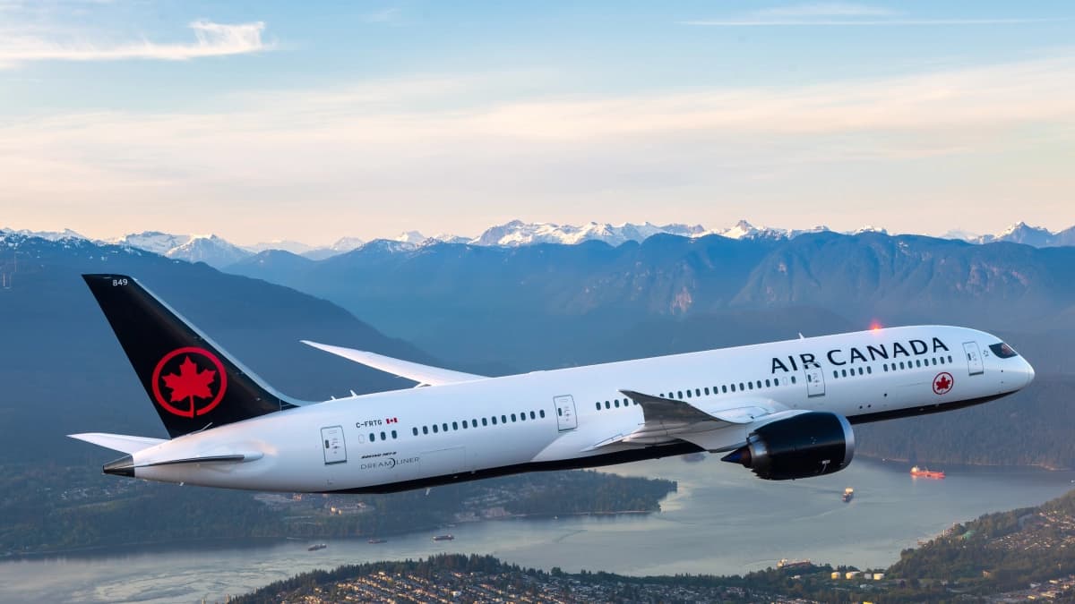 Piloto de Air Canadá acusado de volar 900 aviones sin licencia requerida