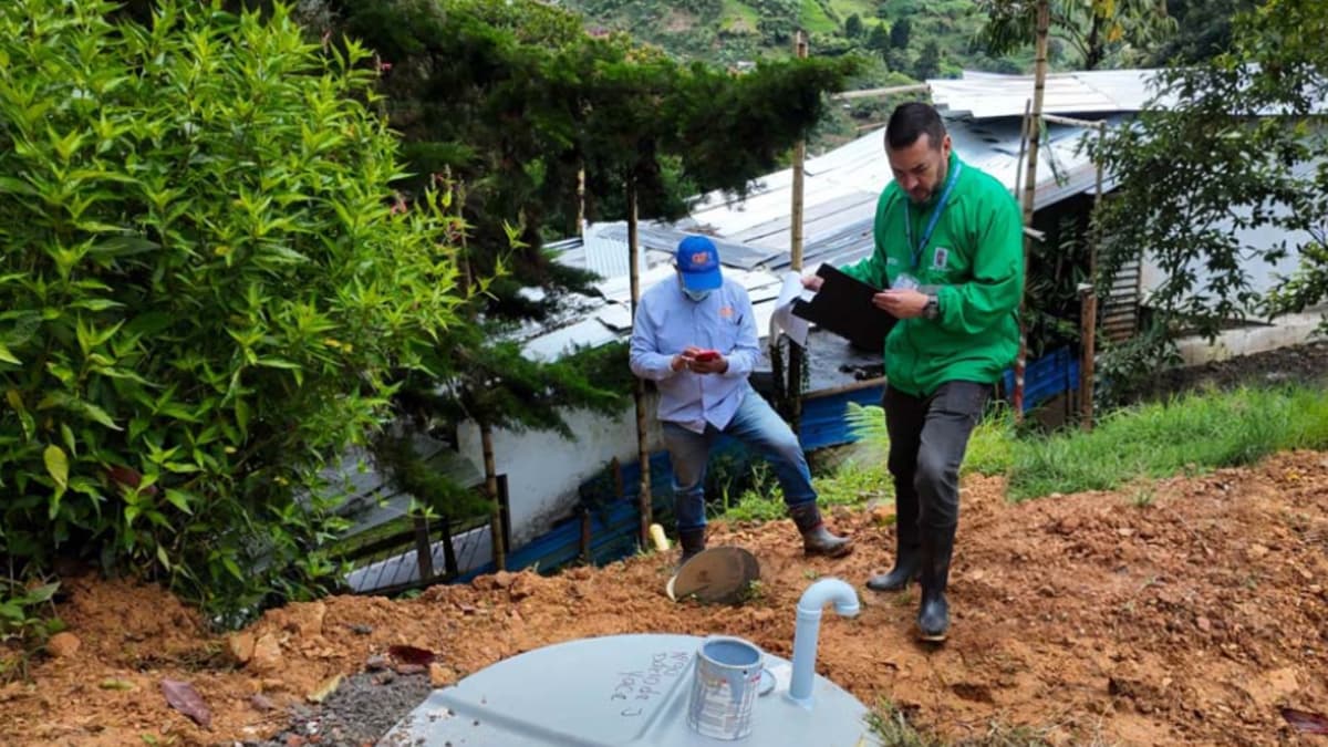 Medellín instala pozos sépticos en San Sebastián de Palmitas para limpiar aguas y proteger la salud