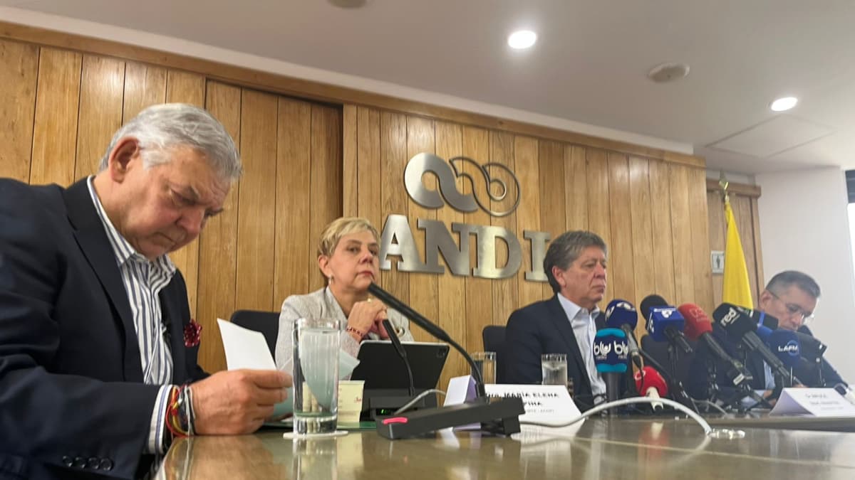 Empresarios de Colombia y Ecuador piden alto a aranceles: "Sacrifican 200.000 empleos por diferencias políticas"