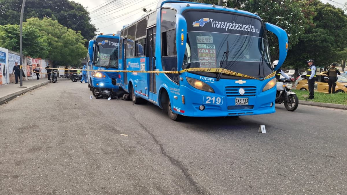 Adolescente muere atrapada entre dos buses en Floridablanca; paraliza la ciudad