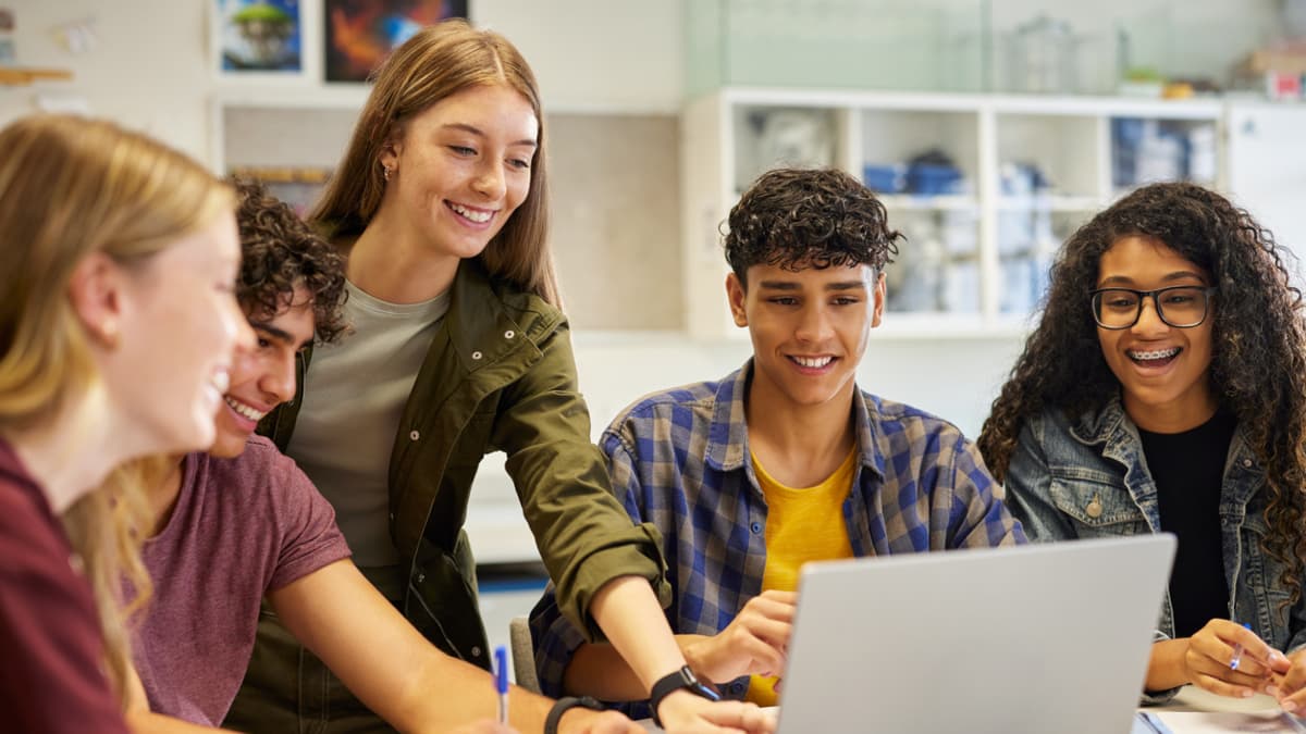 Sin experiencia laboral: el mercado colombiano les abre puertas a profesionales novatos