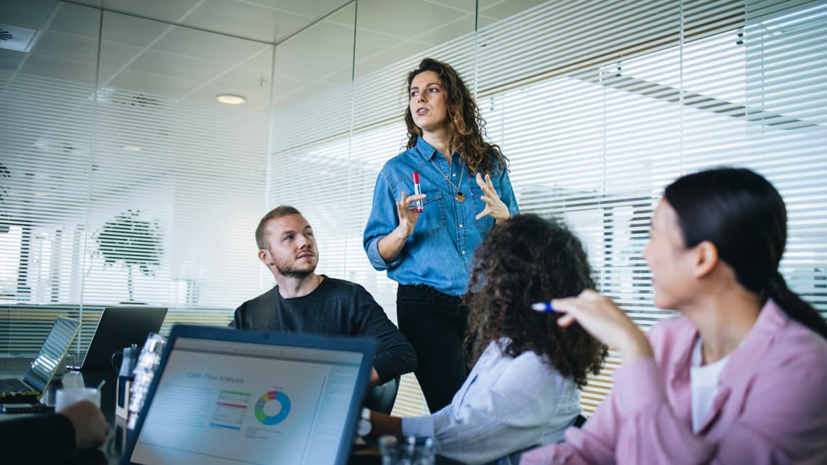 Más de 600 vacantes ejecutivas esperan: cómo posicionarse en el mercado oculto de directivos