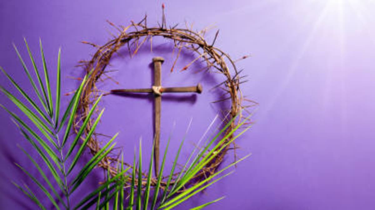 Los colores litúrgicos de la Semana Santa: qué significa cada tono en el altar