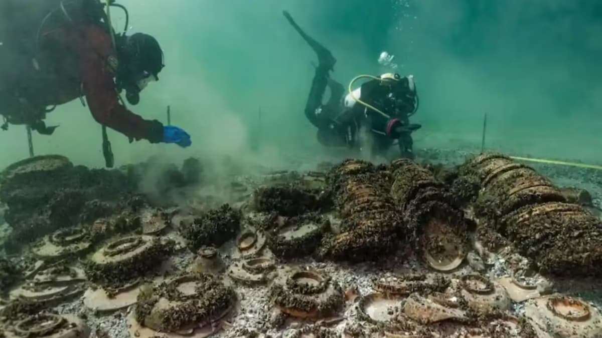 Descubren cargamento romano intacto de 2.000 años en lago suizo con aceite y espadas