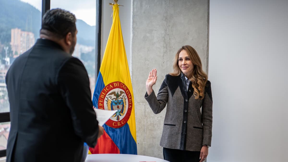 Paola Vélez Marroquín asume en la CRC en momento clave para regular internet y telecomunicaciones