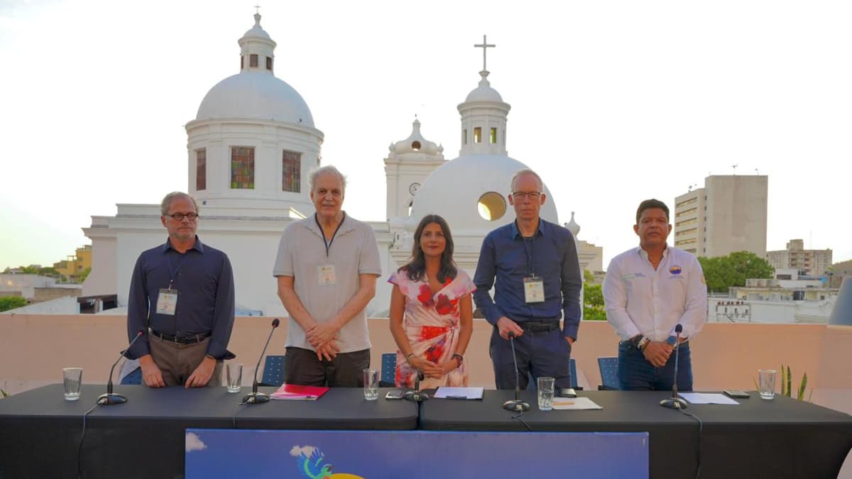 Colombia lanza panel científico mundial para dejar atrás los combustibles fósiles