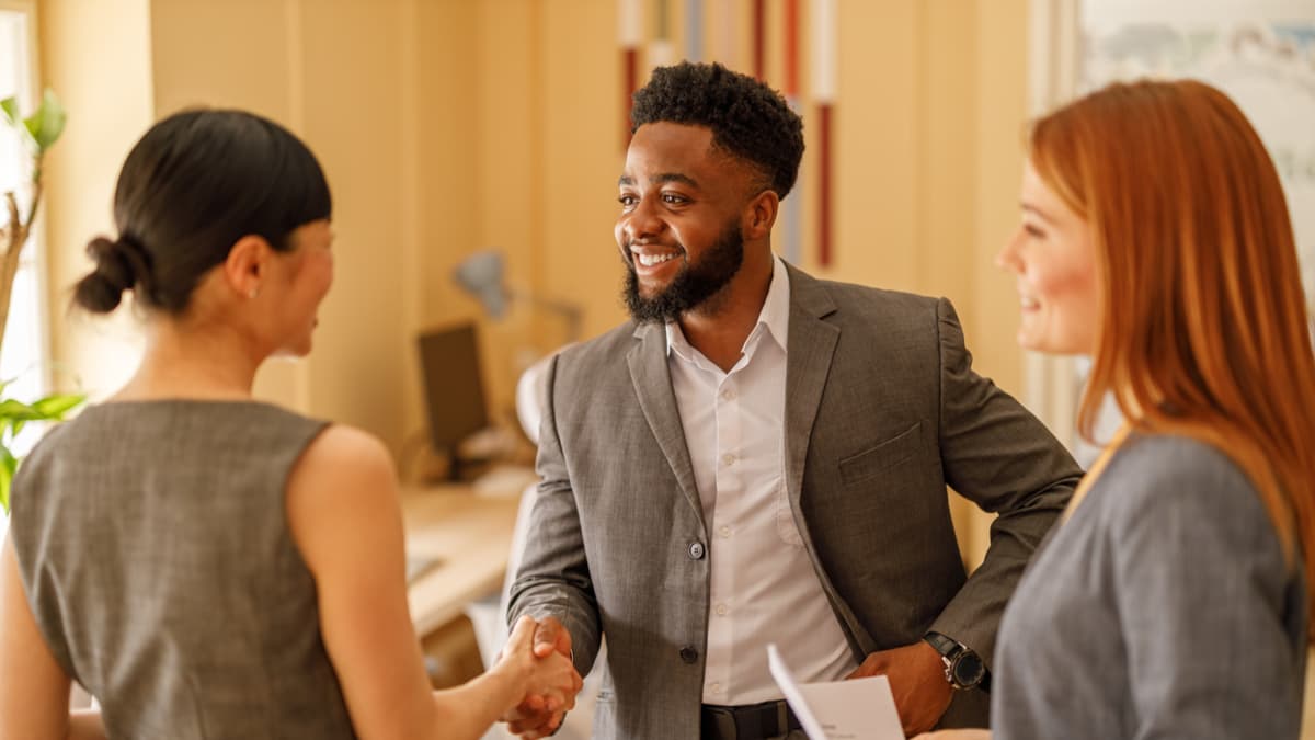 El comercio sigue siendo la mina de oro laboral: así son las nuevas ofertas del sector