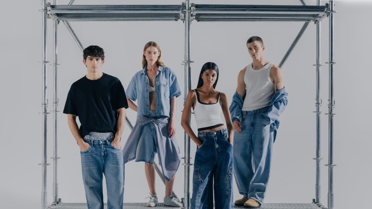 Denim crudo y ropa amplia definen la moda de temporada en Bogotá