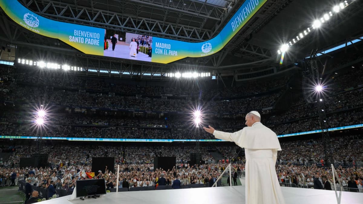 Del Vaticano a Instagram: cómo la fe en el papa pasó de peregrinaciones a redes sociales