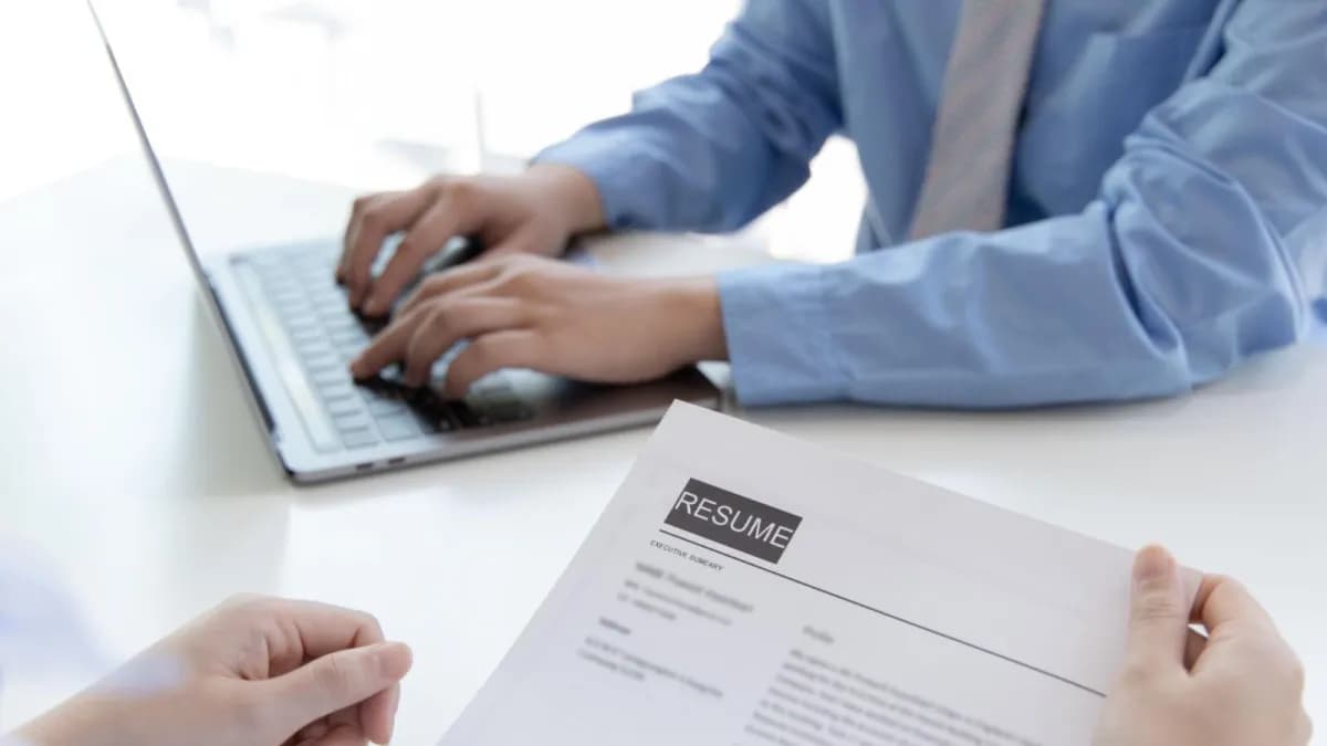 Siete datos que pueden frenar tu contratación: desde multas hasta lo que publicas en redes