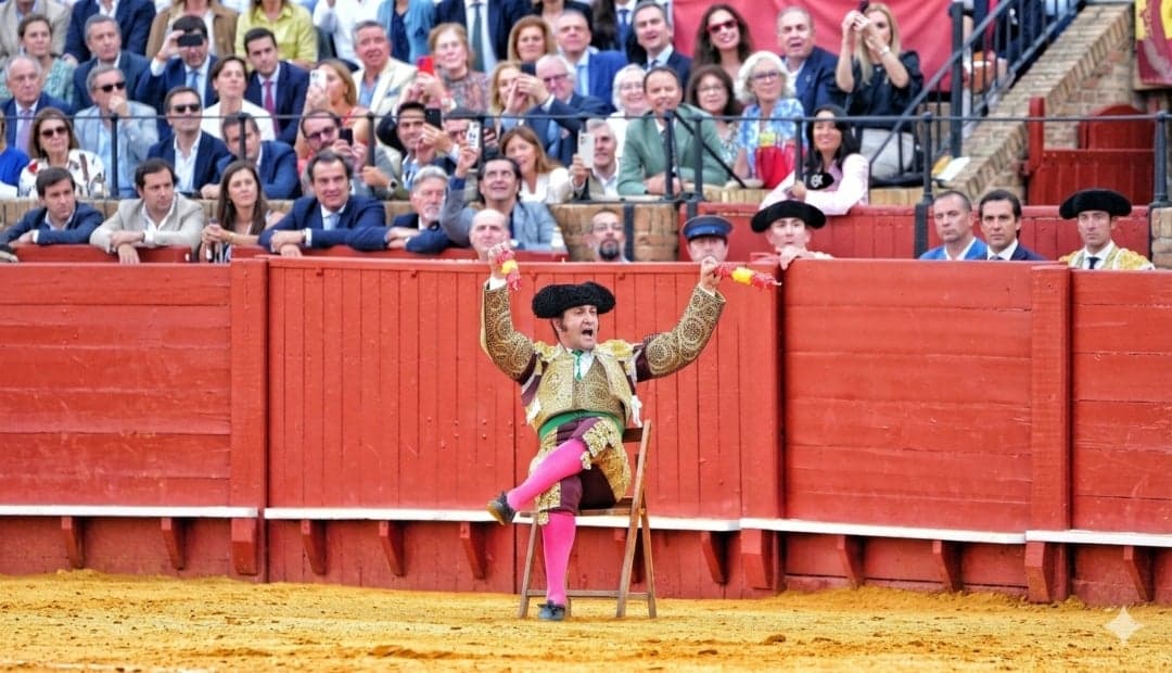 Morante de la Puebla rompe esquemas en Sevilla: banderillas desde una silla sin trofeos