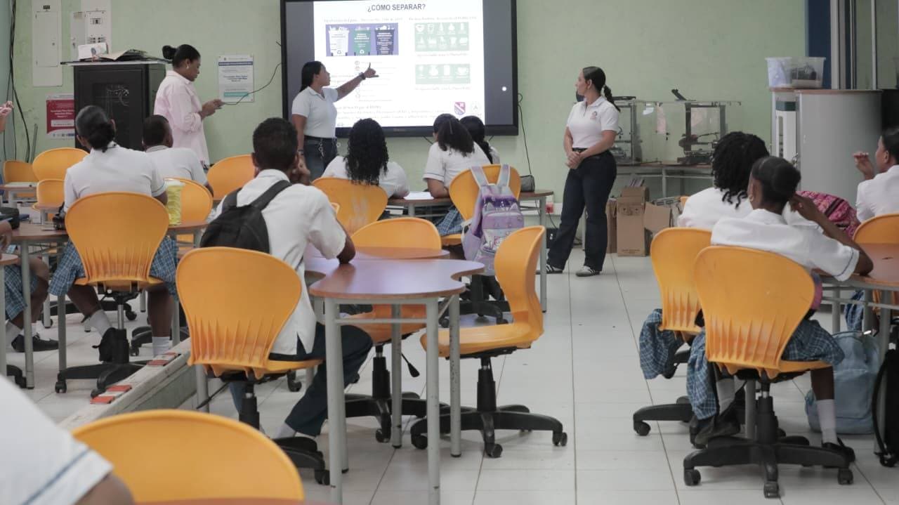 Archipiélago apuesta por educar a estudiantes en reciclaje y cuidado ambiental
