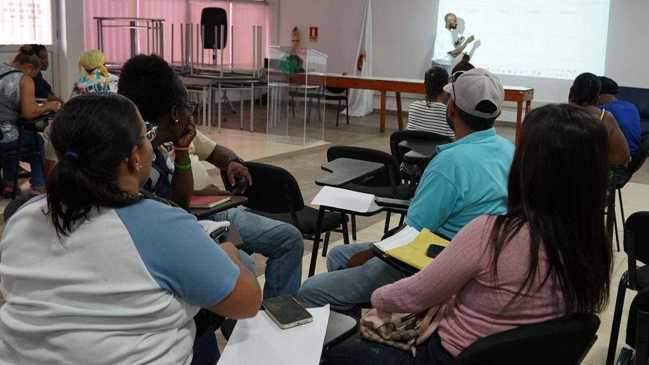 Gobernación capacita a productores en higiene alimentaria para proteger la salud en el Archipiélago
