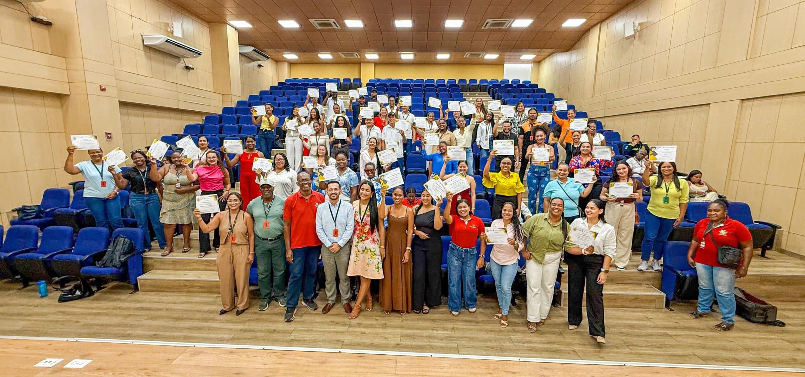 Archipiélago entrega 258 becas parciales para impulsar la educación superior en las islas