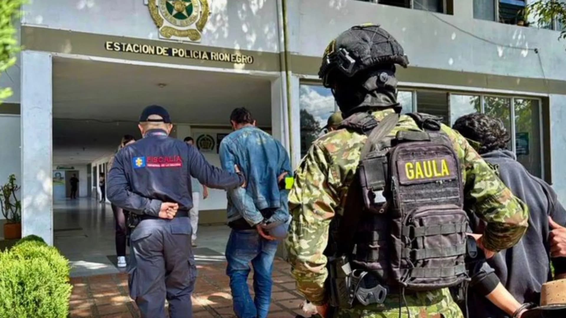 Capturan a dos supuestos miembros del Clan del Golfo en Rionegro con armas y droga