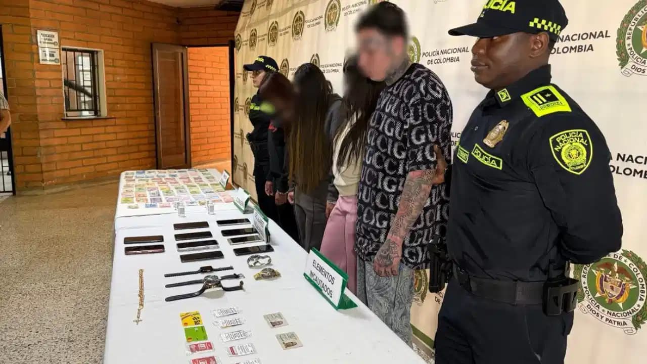 Desarticulan 'Las Tinderianas' en Medellín: red que drogaba víctimas para robarles por aplicaciones de citas