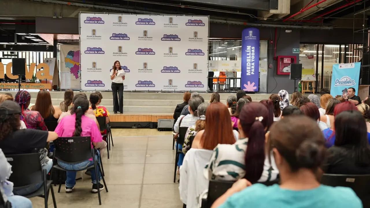 Medellín lanza programa para que mujeres cuidadoras logren autonomía económica