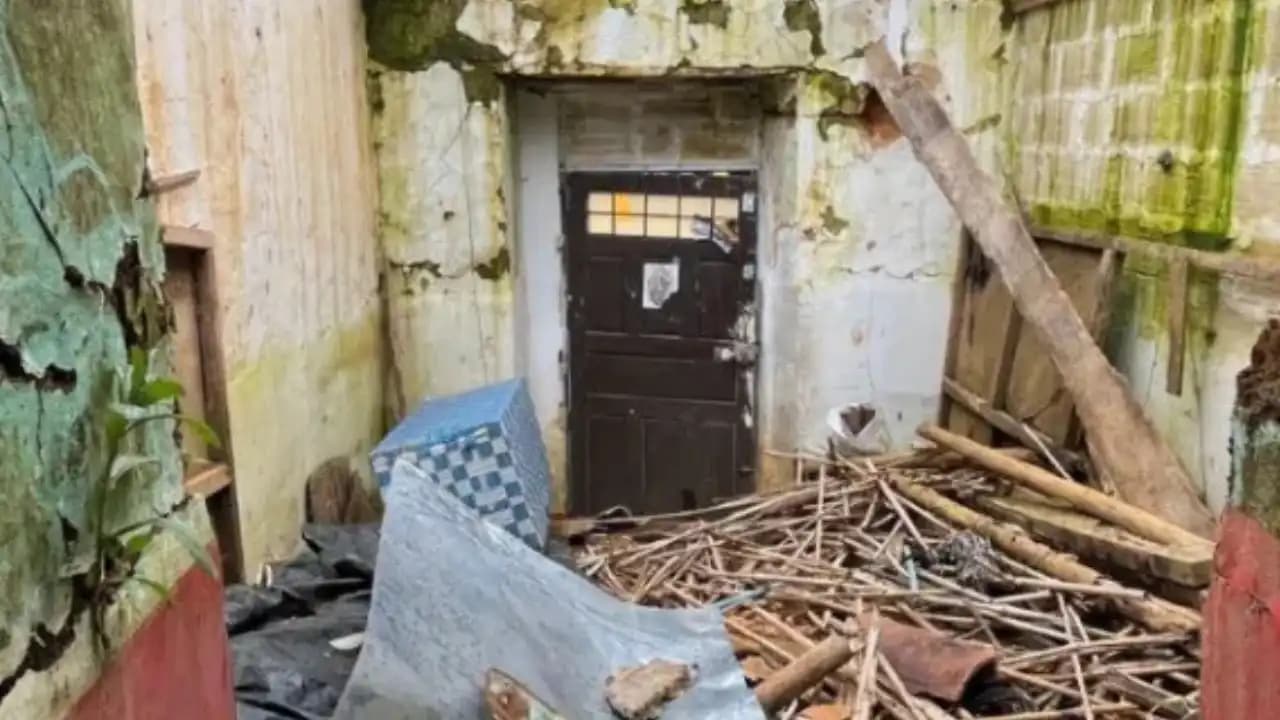 Demuelen casa abandonada que era refugio para consumo de drogas en Yarumal