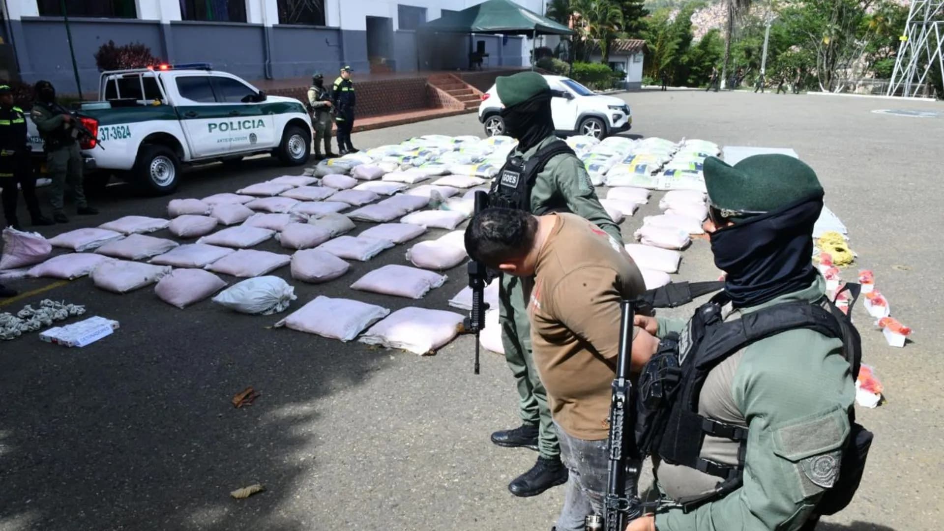 Policía incauta más de cinco toneladas de explosivos en Medellín que grupos criminales usarían para ataques