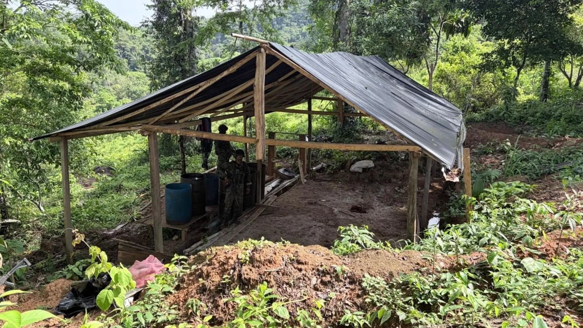 Ejército destruye seis laboratorios del Clan del Golfo en Turbo y golpea sus finanzas ilegales