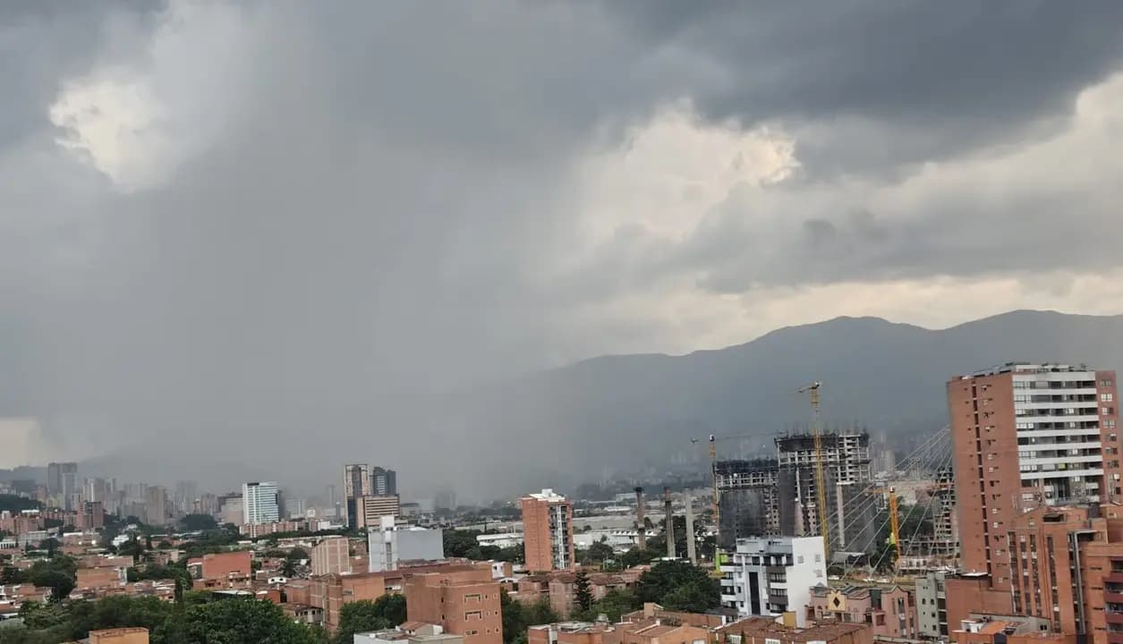 Lluvias sorpresas en Sabaneta: cuide su manejo y abríguese bien