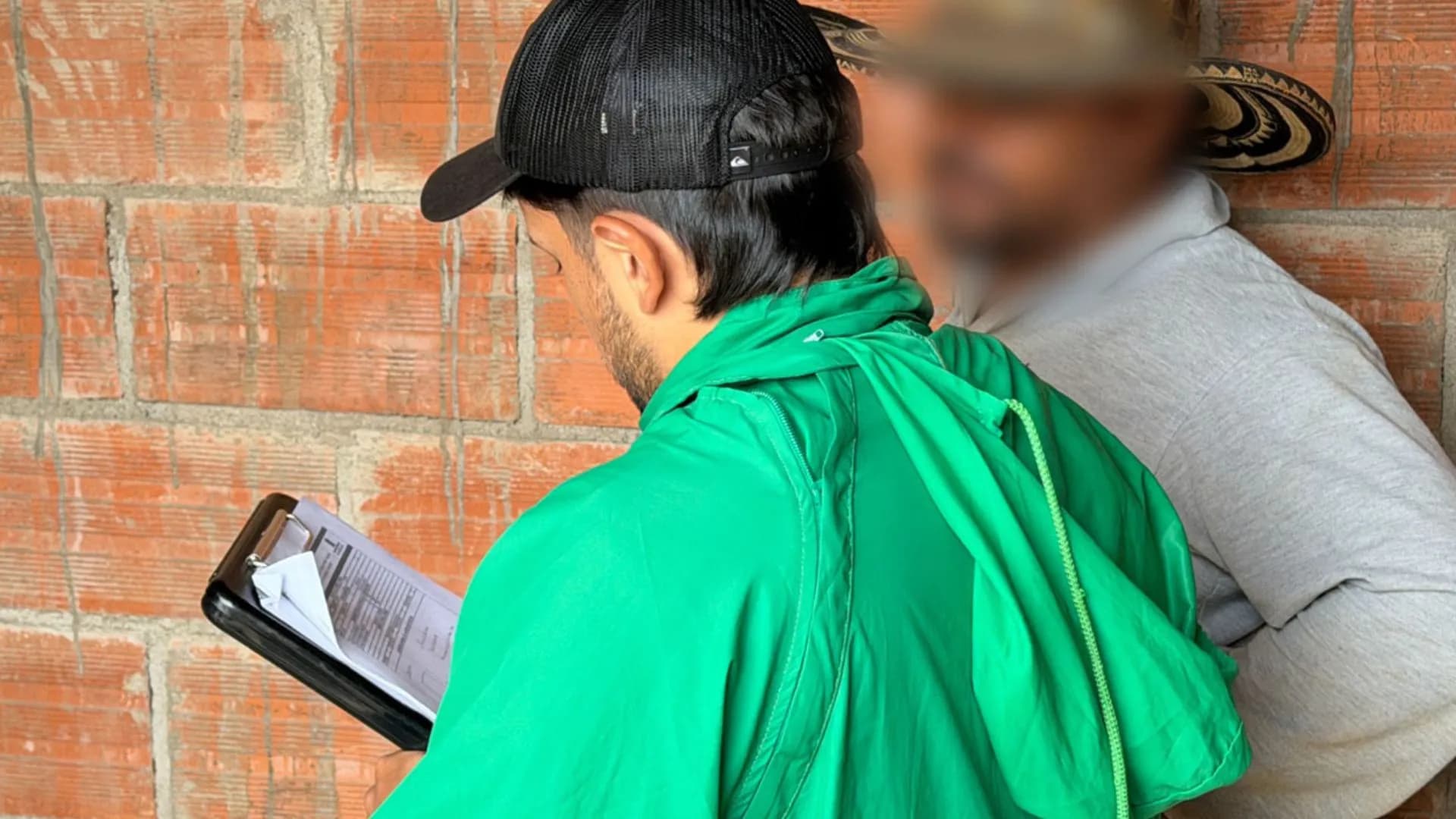 Medellín detiene construcciones ilegales en zona de protección de quebrada en San Antonio de Prado