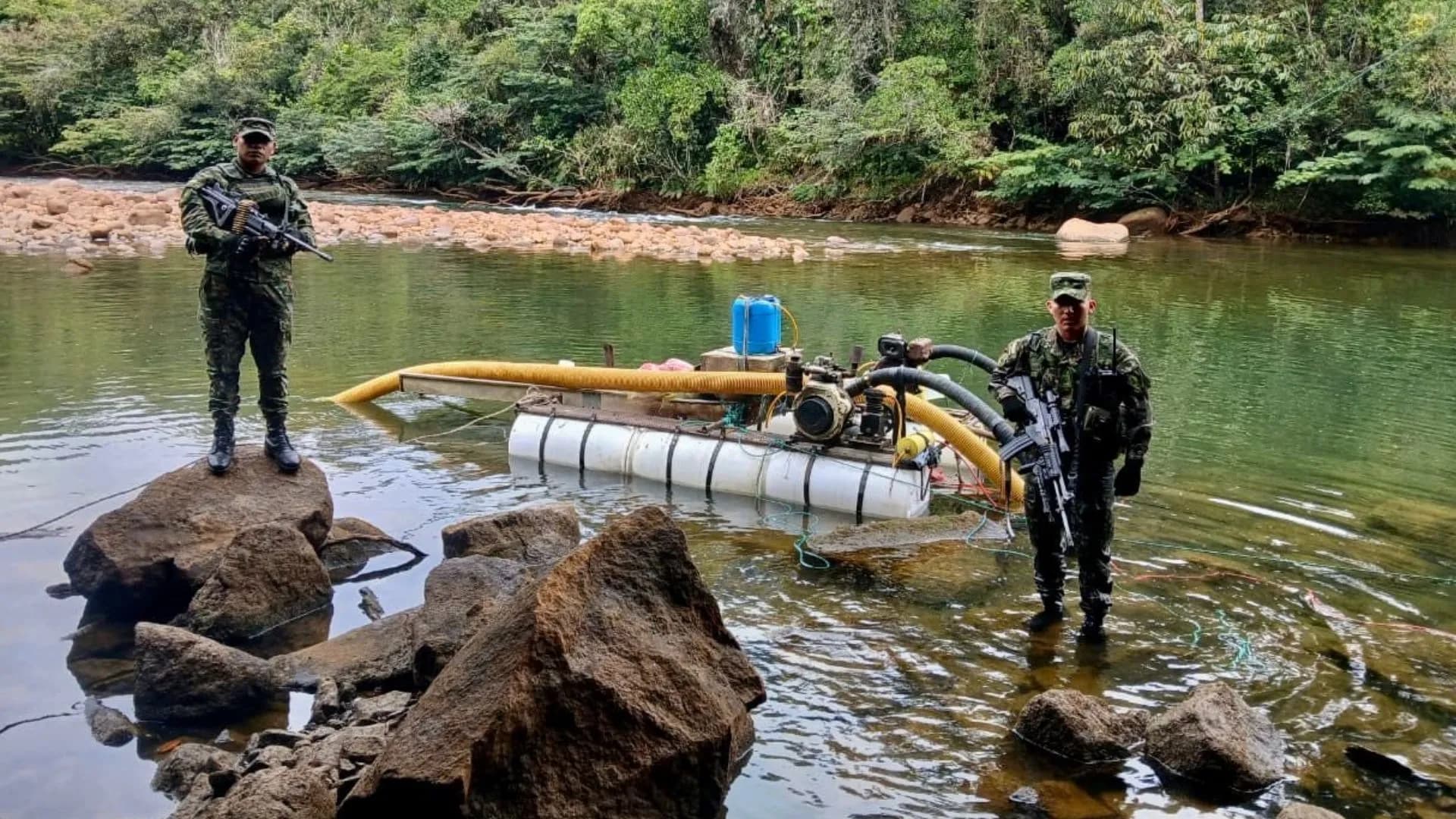 Ejército interviene cinco minas ilegales en San Rafael y destruye equipos de extracción