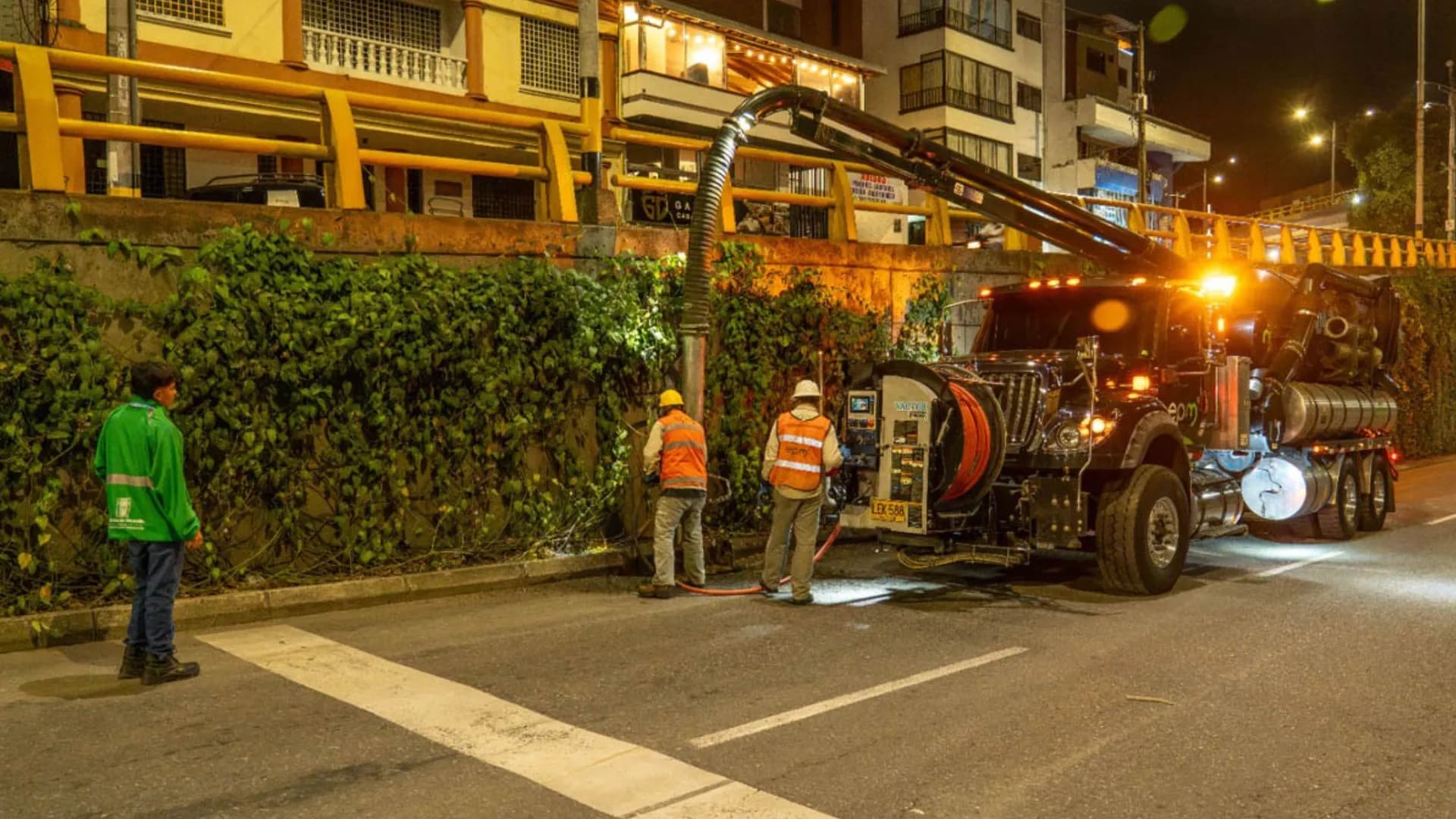 Medellín interviene 16 soterrados viales para evitar que se conviertan en piscinas en temporada de lluvias