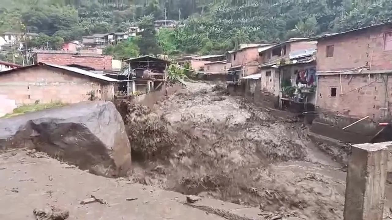 Avalancha en Andes deja 21 casas inundadas, dos destruidas y 12 veredas sin comunicación