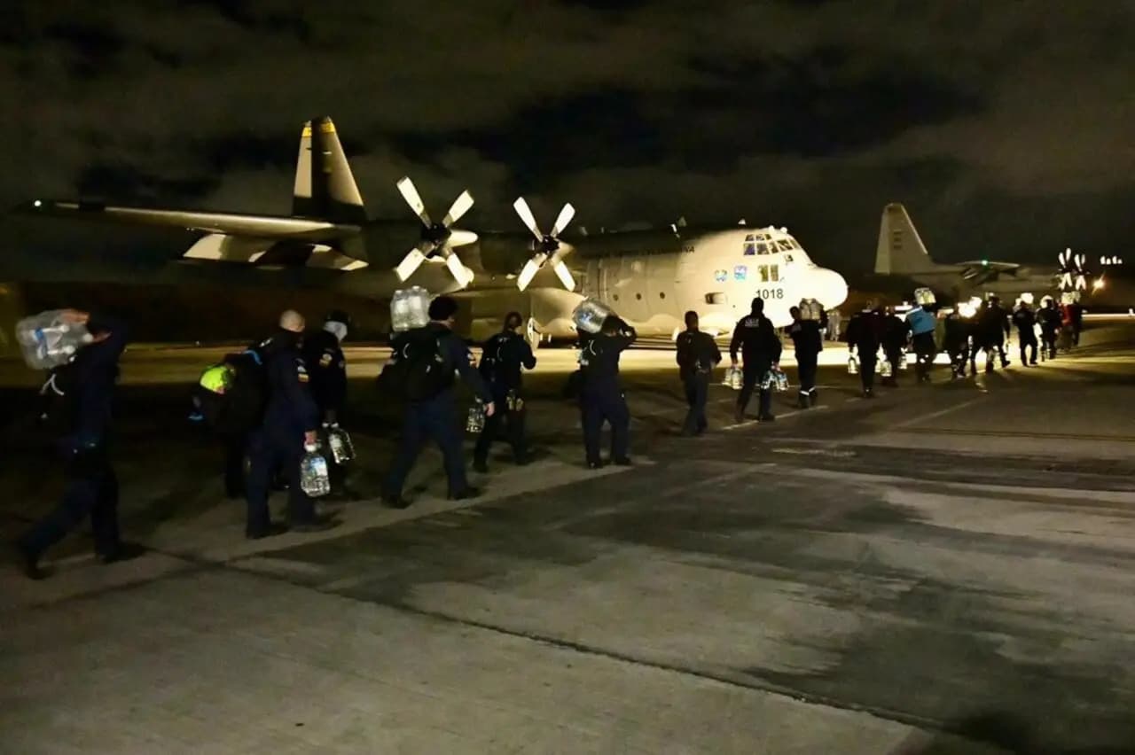 Colombia envía equipo de rescate con cuatro perros rastreadores a Venezuela tras sismos devastadores