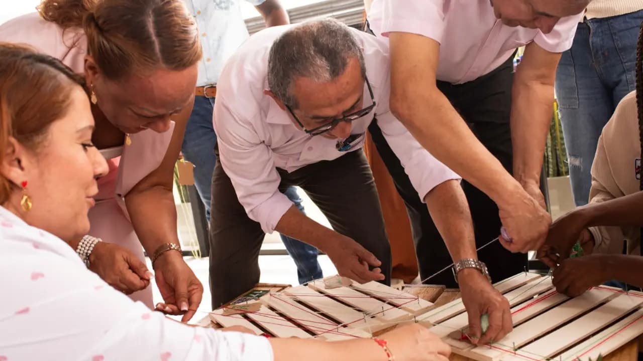 Medellín avanza en sus 10 megacolegios con diálogo directo entre autoridades y comunidades