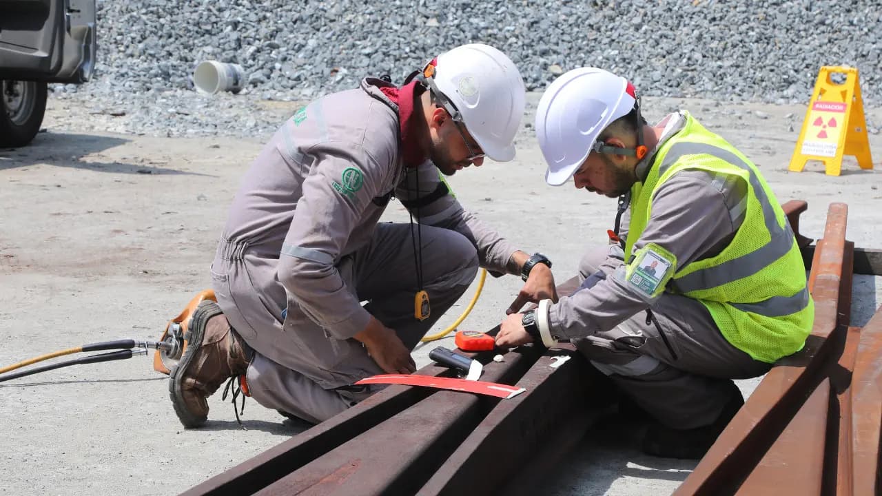 Metro de Medellín revisa sus rieles con radiografías para evitar fallas silenciosas